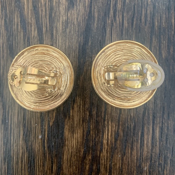 Vintage Gold/Black St. John's Clip Earrings - Picture 3 of 4